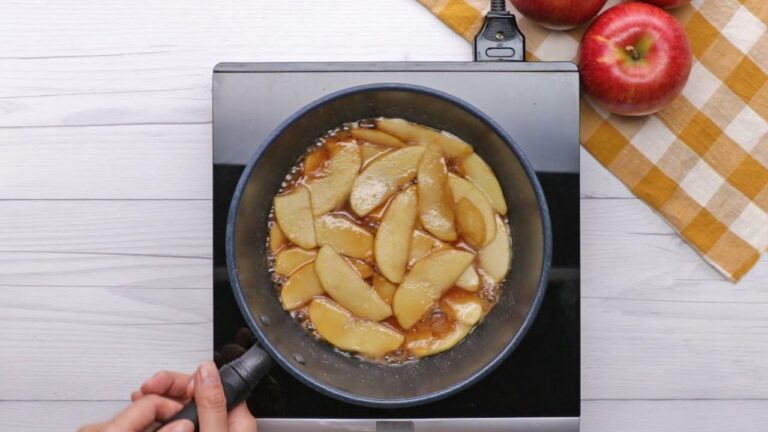 炊飯器で簡単♪ つやつやりんごのチーズケーキ 炊飯器で簡単♪ つやつやりんごのチーズケーキ