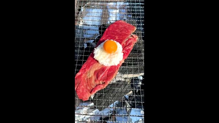 【1個入れるだけで極上おにぎり！？】無限におかわりが止まらない！！ / Nikumaki Onigiri #shorts