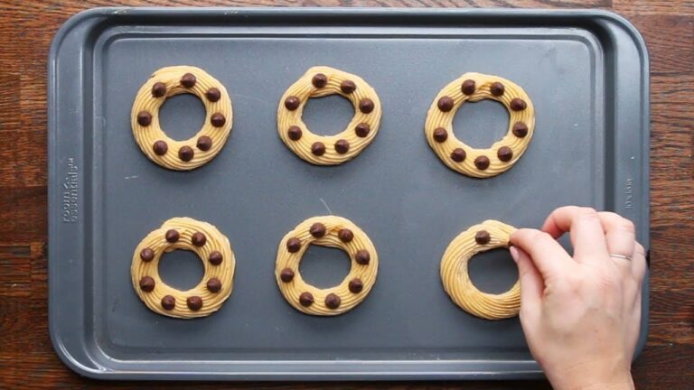 とろーりチョコがあふれ出す! チュロスドーナッツ😋 とろーりチョコがあふれ出す! チュロスドーナッツ😋
