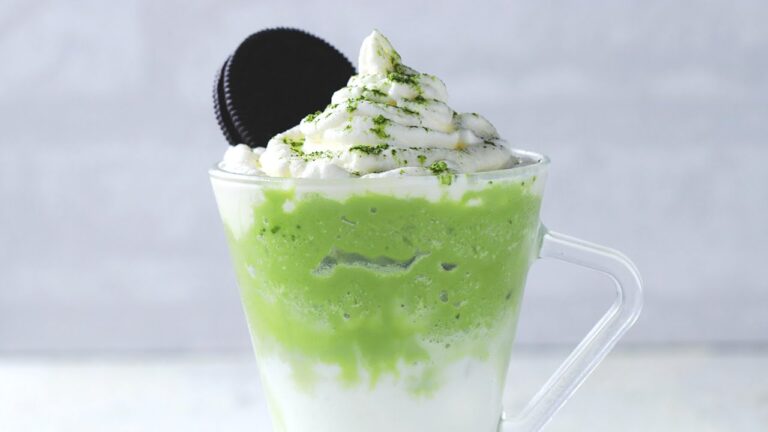 おうちでカフェ気分♪ ひんやり抹茶フラッペ おうちでカフェ気分♪ ひんやり抹茶フラッペ