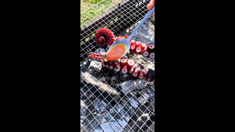 【香りだけで酒飲める・・】手軽かつ旨いBBQレシピ / Octopus Skewers #shorts