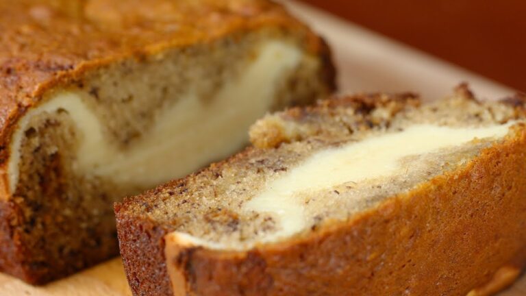 切ってびっくり!よくばりバナナチーズケーキ🍌 切ってびっくり!よくばりバナナチーズケーキ🍌