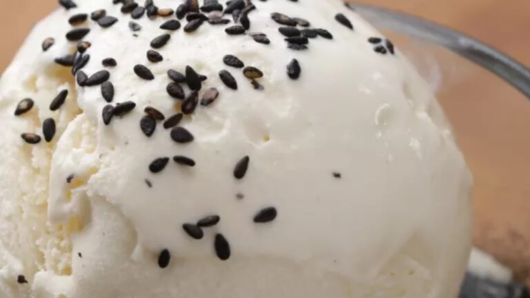 【簡単おやつ】電子レンジで2分!黒ごまマグケーキ 【簡単おやつ】電子レンジで2分!黒ごまマグケーキ