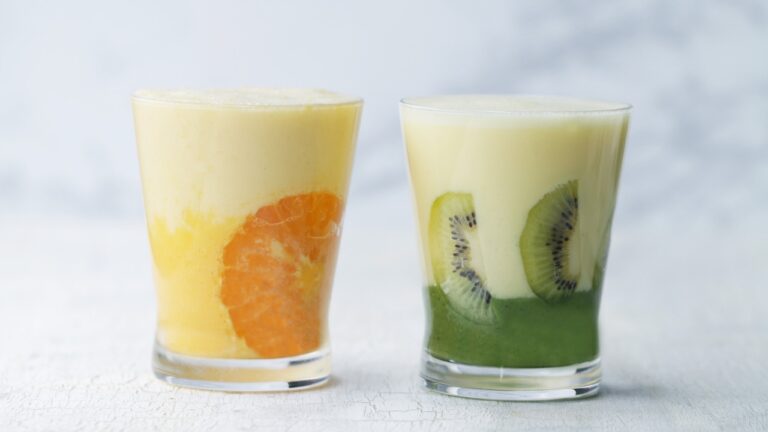 カラフルで栄養満点♪ 2色のフレッシュスムージー カラフルで栄養満点♪ 2色のフレッシュスムージー
