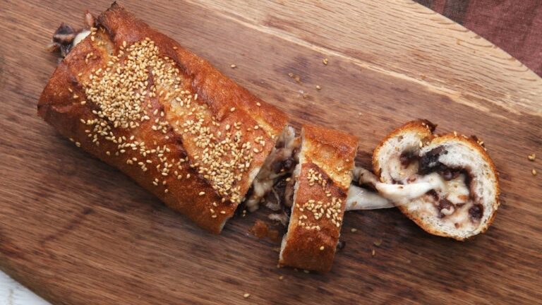 バターがジュワッ!あんことチーズのスタッフドバゲット バターがジュワッ!あんことチーズのスタッフドバゲット