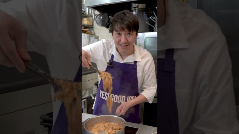 驚きの美味しさ!最高のオニオングラタンスープ|クラシル #shorts 驚きの美味しさ!最高のオニオングラタンスープ|クラシル #shorts