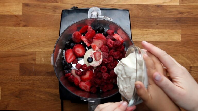 親子で作る🙌 簡単フローズンヨーグルト 親子で作る🙌 簡単フローズンヨーグルト