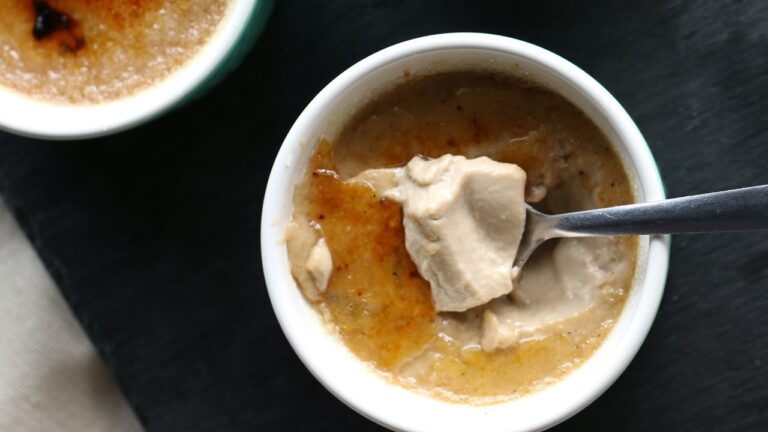 スプーンで簡単にキャラメリゼ😉 ほうじ茶クリームブリュレ スプーンで簡単にキャラメリゼ😉 ほうじ茶クリームブリュレ