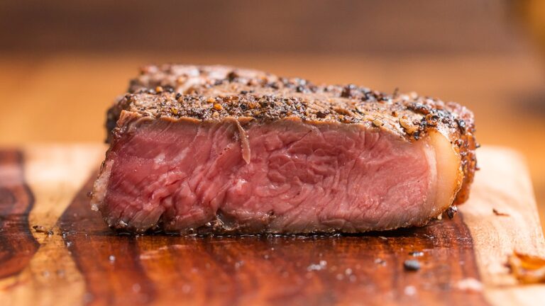 今夜はごちそう！ レストラン味のペッパーステーキ🍴