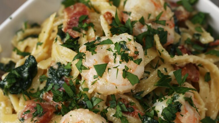 おなべひとつで簡単! えびとほうれん草のチーズクリームパスタ🍴 おなべひとつで簡単! えびとほうれん草のチーズクリームパスタ🍴