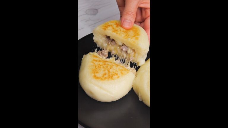 【もちもちジューシー】チーズとお肉が入った大きないももち / Meat and Cheese Stuffed Potatoes Mochi #Shorts 【もちもちジューシー】チーズとお肉が入った大きないももち / Meat and Cheese Stuffed Potatoes Mochi #Shorts
