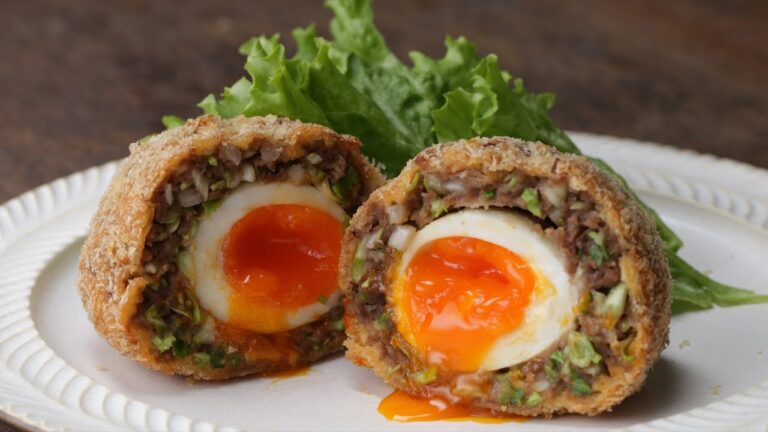 卵がとろっ！スコッチエッグ風メンチカツ