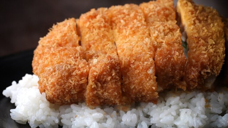 口いっぱいに頬張りたい!チーズカツカレー🍛✨ 口いっぱいに頬張りたい!チーズカツカレー🍛✨