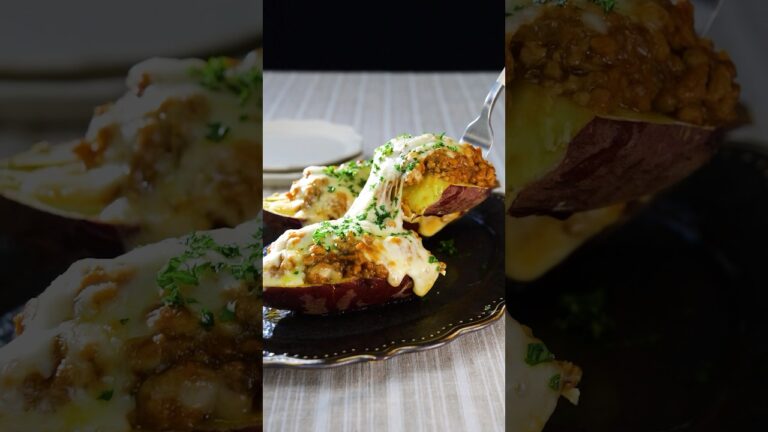 【焼き芋の甘さとカレーの辛さが絶妙🍠】さつまいもボートの焼きチーズカレー　#デリッシュキッチン #shorts #焼き芋