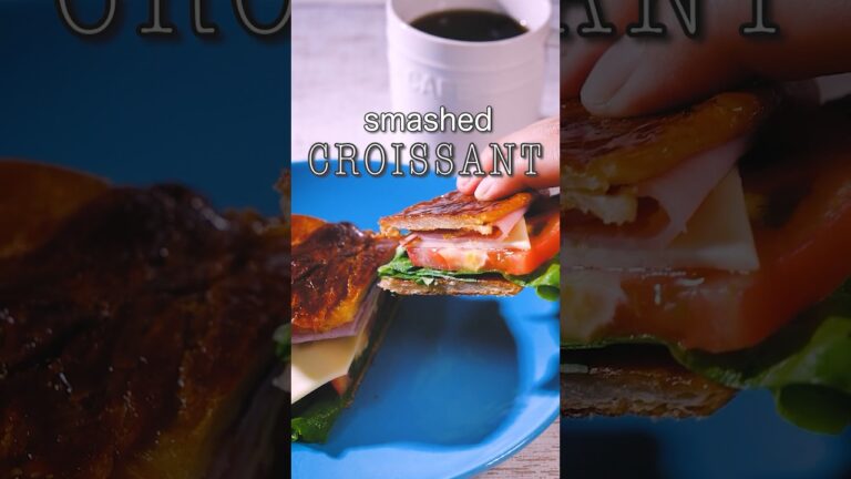 クロワッサンを潰す😳？！【スマッシュクロワッサンサンド】　#shorts #クロワッサン #デリッシュキッチン