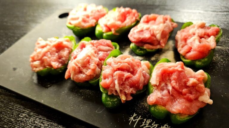 ピーマンは挽肉じゃなく【豚こま】を詰めろ。ヤバいウマいピーマンの豚こま詰めが革命的にウマい