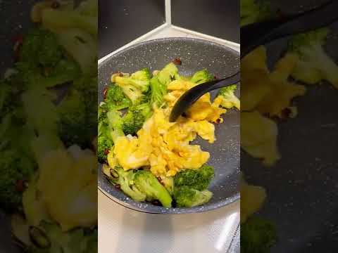 これ食って10kg痩せた。とりあえずこれ作って食っとけ。ブロッコリーと卵のペペロン炒め これ食って10kg痩せた。とりあえずこれ作って食っとけ。ブロッコリーと卵のペペロン炒め