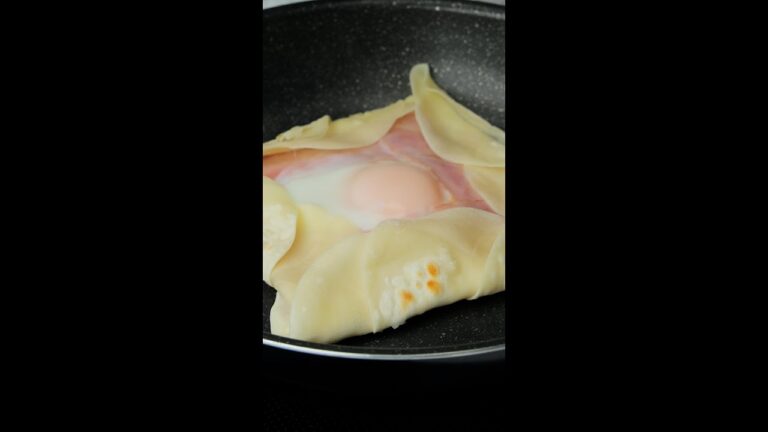 【簡単だから毎朝食べたい…】ギョーザの皮を買いに走る!卵とベーコンでこの旨さは、反則! / Galette with Dumpling Wrappers #shorts 【簡単だから毎朝食べたい…】ギョーザの皮を買いに走る!卵とベーコンでこの旨さは、反則! / Galette with Dumpling Wrappers #shorts