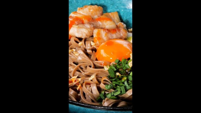 【なぜ、おそばにラー油を入れるのか!?】絶対旨い♡日本そばレシピ / Chili Oil Soba with Pork #shorts 【なぜ、おそばにラー油を入れるのか!?】絶対旨い♡日本そばレシピ / Chili Oil Soba with Pork #shorts