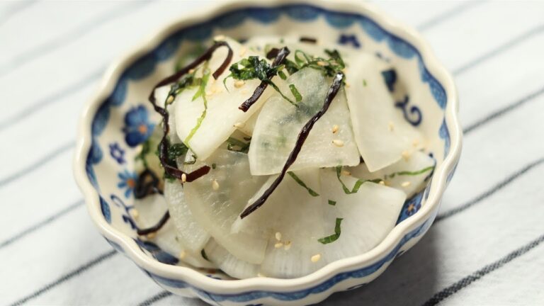 【簡単副菜】大根と塩昆布のしそ和えの作り方｜副菜レシピ｜大根を塩昆布と大葉で和えました。ご飯に合う美味しい副菜です！