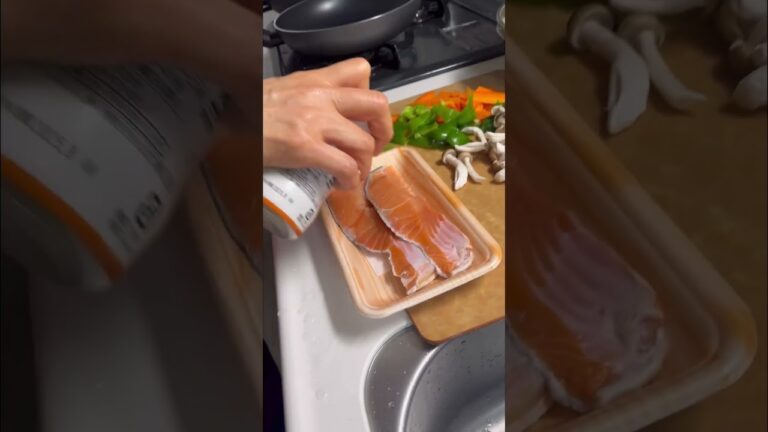 ＼野菜たっぷり／鮭のちゃんちゃん焼き レシピはコメント欄に記載 #shorts