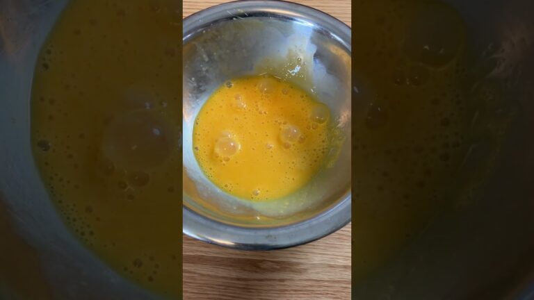 【簡単レシピ】とろっとろ玉子丼 #shorts 【簡単レシピ】とろっとろ玉子丼 #shorts