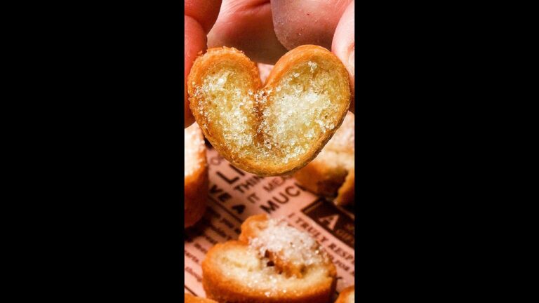 【パンの耳が取り合いになる♡】レンジだけで簡単！無限食パンレシピ / Bread Crust HEART Rusks #shorts