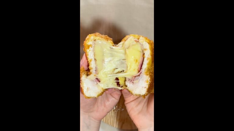 【禁断のチーズサンド】あふれる肉汁とチーズがやべえ！！鶏むねチーズフライのレシピ / Chicken Cheese Sticks #shorts