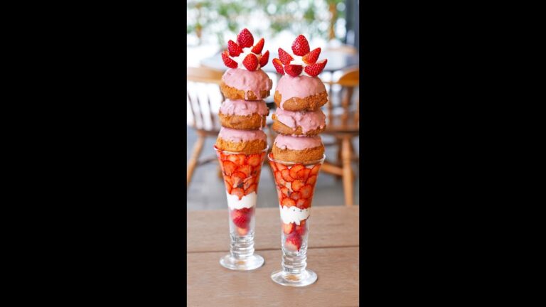 【この値段で食べられるの！？】ぜいたくすぎ！！ザックザク♪超特濃いちごパフェ / Strawberry Parfait #shorts