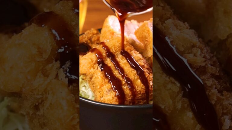 SNSで流行ってたから分厚いとんかつ作ってみた！「豚バラとんかつ」 丁寧に工程を見たい人はアプリで検索！ #とんかつ #豚カツ #豚バラ #カツ丼 #shorts #豚バラ #料理動画 #レシピ動画