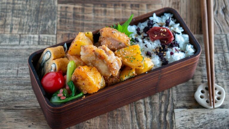 【お弁当作り】新じゃが見つけたらコレ作って‼新じゃがと鶏もも肉のオーロラソース炒め弁当bento#947