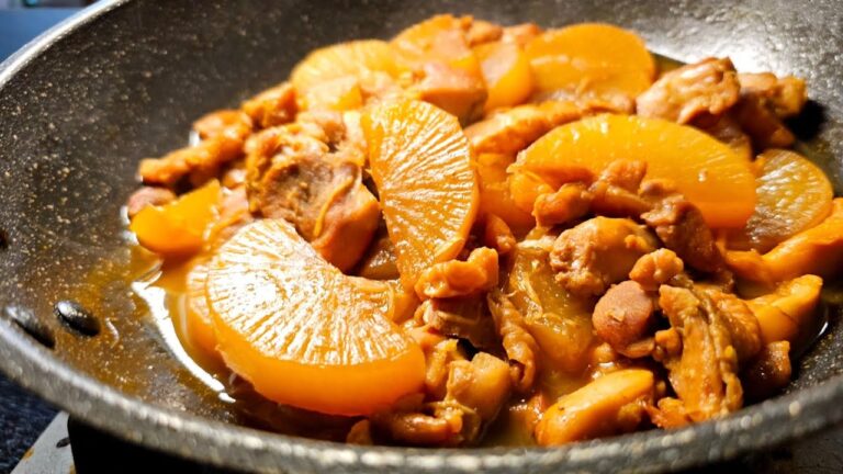 もう今すぐに煮てください。鶏だしの染みた大根が泣けるほど旨い…老舗の味【至高の鶏大根】