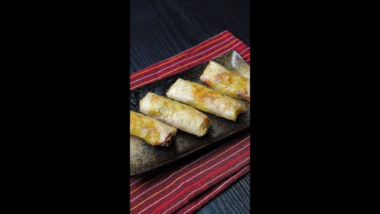 【簡単油いらず！】トースターで焼くだけサクサクパイ / Rice Paper Wraps with Cabbage & Cheese #Shorts