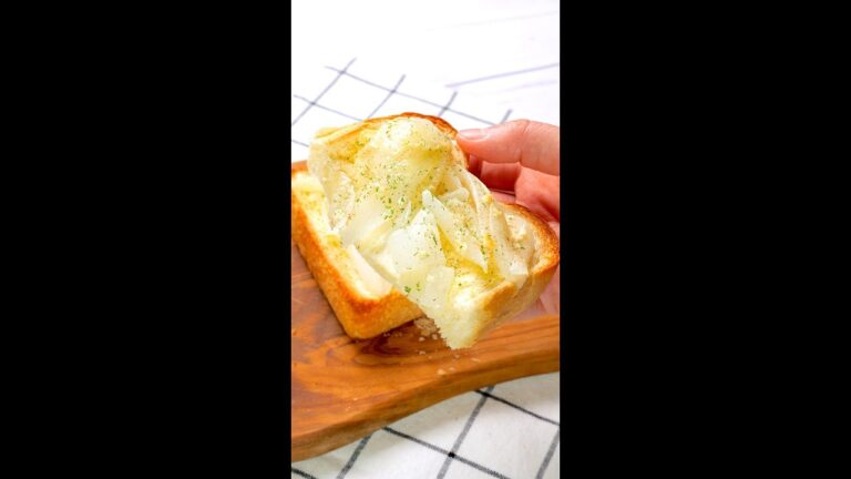 【お願いだから新玉ねぎで1回作ってみてほしい】新玉の甘さに驚く！トーストレシピ / Onion Toast #shorts