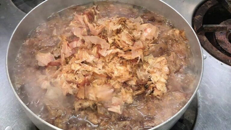 和食の基本!カツオと昆布の出汁のとり方 和食の基本!カツオと昆布の出汁のとり方