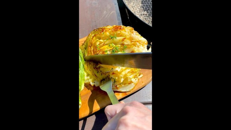 【春キャベツ100玉いける】半分に切って焼いて丸ごと食べるべし！春キャベツのおいしい食べ方 / Grilled Cabbage Steaks #shorts