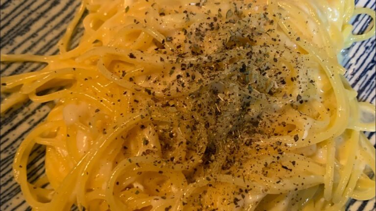 呑んだっくれシェフのおつまみパスタ。ピザチーズと卵だけで濃厚カルボナーラ！飯テロレシピNO.237