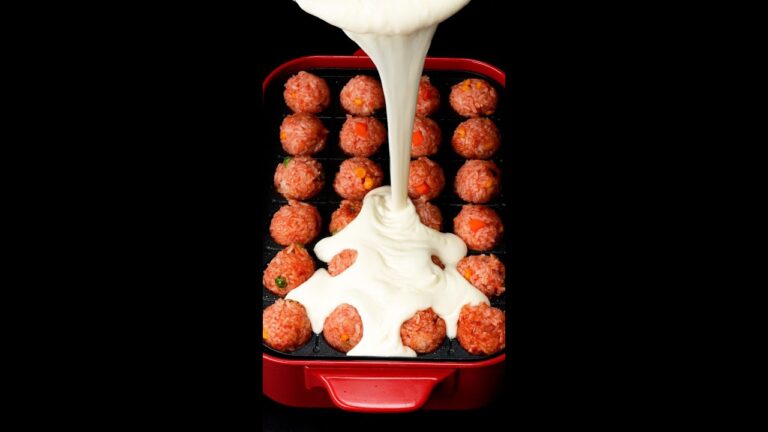 【たこ焼き器で爆旨おにぎり？！】チーズの滝がヤバイ♡簡単無限レシピ / Cheese Fondue with Chicken Fried Rice #shorts