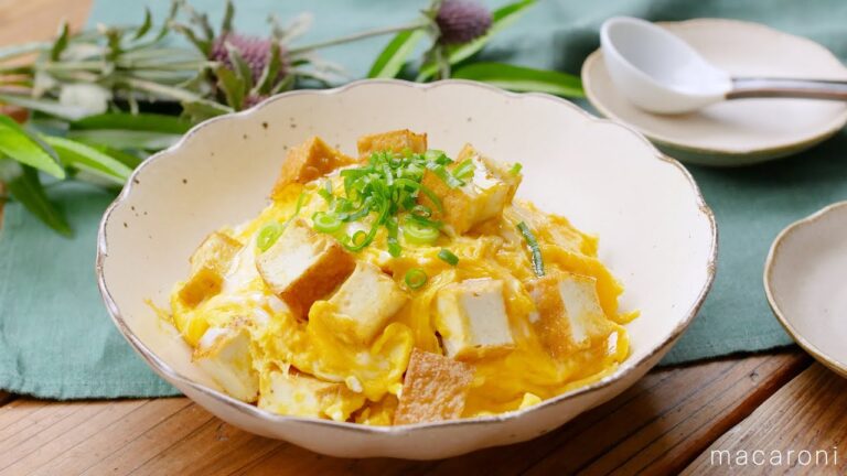 【厚揚げの卵とじ丼】疲れた日のお助けレシピ！5分で完成♪パパッとできる｜macaroni（マカロニ）