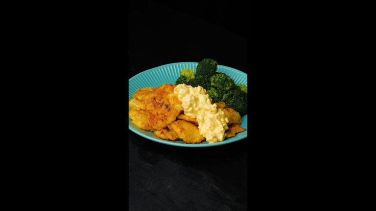 【一度は考えたことのある最強の組み合わせ】鶏むねのピカタにみんなの好きなあいつをかけてみた♪ / Chicken Piccata with TarTar Sauce #Shorts