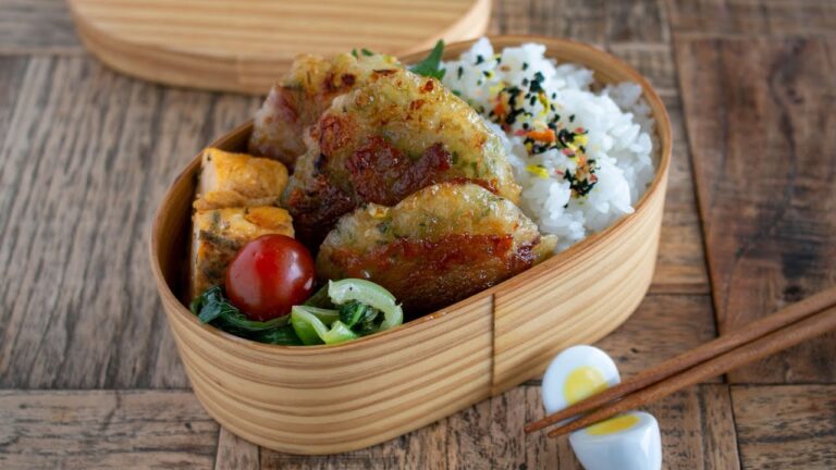 【お弁当作り】玉ねぎあったらコレ作って!もちもちでウマすぎ♡玉ねぎとシソチーズの豚焼き弁当bento#963