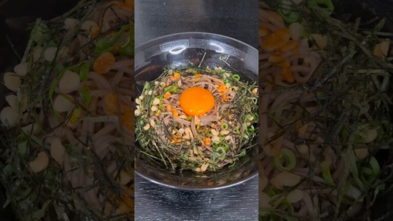 一人前から一瞬で出来る「秘伝のズボラそばつゆ」で作る、乾麺のそばに革命を起こす【革命邪道そば】#shorts #リュウジ #料理