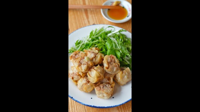 【シュウマイまだ手で包んでるの?】超時短で一度に大量生産できちゃう!!お手軽揚げシュウマイ / How to Make Dumplings with an Ice Tray #shorts 【シュウマイまだ手で包んでるの?】超時短で一度に大量生産できちゃう!!お手軽揚げシュウマイ / How to Make Dumplings with an Ice Tray #shorts