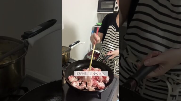 ハシダさんのレシピでピリ辛豚丼です🥰🍴コレとっても美味しくて彼氏さん大絶賛でした🥺❤️絶対また作る❤️あとはサラダ🥗と味噌汁です🍴#おうちごはん