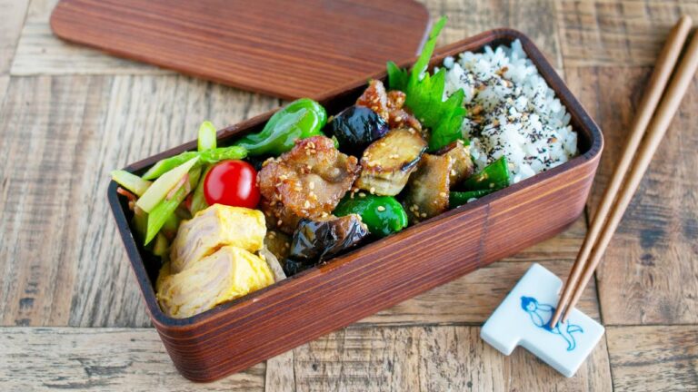 【お弁当作り】こりゃごはん泥棒や!カリカリ豚バラとパリパリピーマン茄子味噌弁当bento#971