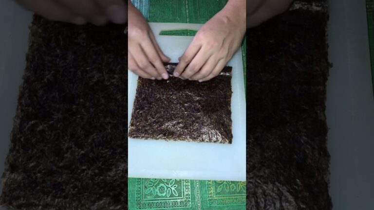 Roasted seaweed with a twist of meat.🤤#food #foodblogger #shorts #viral #recipe #trending #fyp #yt