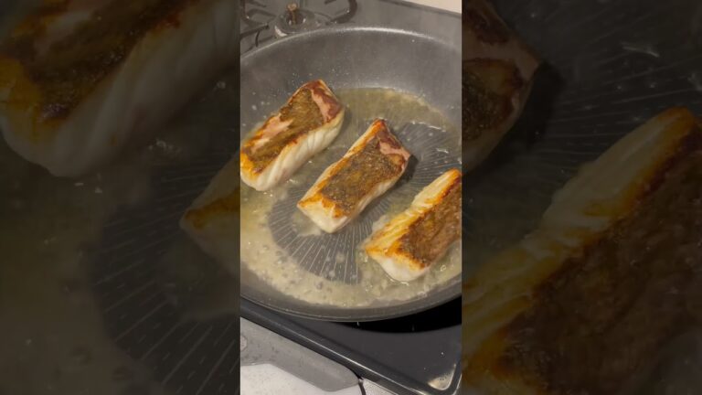 巨大なヒラメでアクアパッツァを作ってみました#shorts #釣り #ヒラメ #料理 #おつまみ #北海道 #fishing #cooking