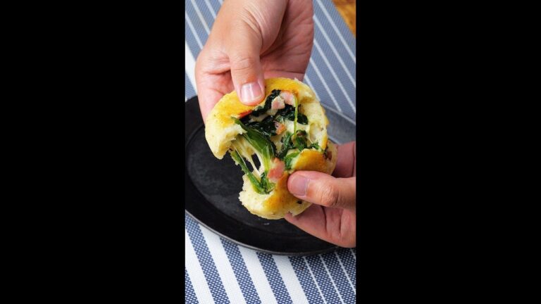 【これうますぎ!これ1ダースください!】ほくほくいももちの中からチーズびよーん! / Stuffed Potato Pancakes #Shorts 【これうますぎ!これ1ダースください!】ほくほくいももちの中からチーズびよーん! / Stuffed Potato Pancakes #Shorts