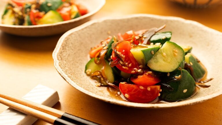 【5分で夏の食卓に彩りを】簡単なのに絶品『トマト塩昆布和え』 【5分で夏の食卓に彩りを】簡単なのに絶品『トマト塩昆布和え』