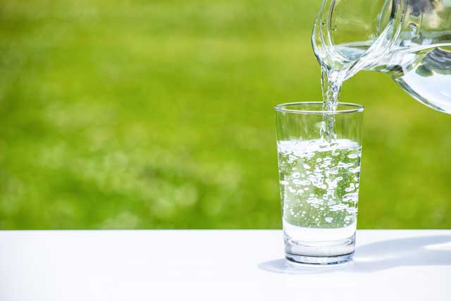 水